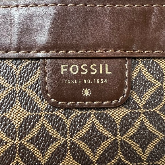 Fossil Issue Number 1954 Women’s Brown and Tan Crossbody Adjustable Strap Purse - Picture 6 of 11